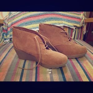 Camel booties